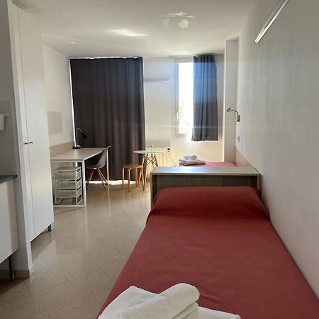Residencia Universitaria Resa Francesc Giralt I Serra Terrassa Dış mekan fotoğraf