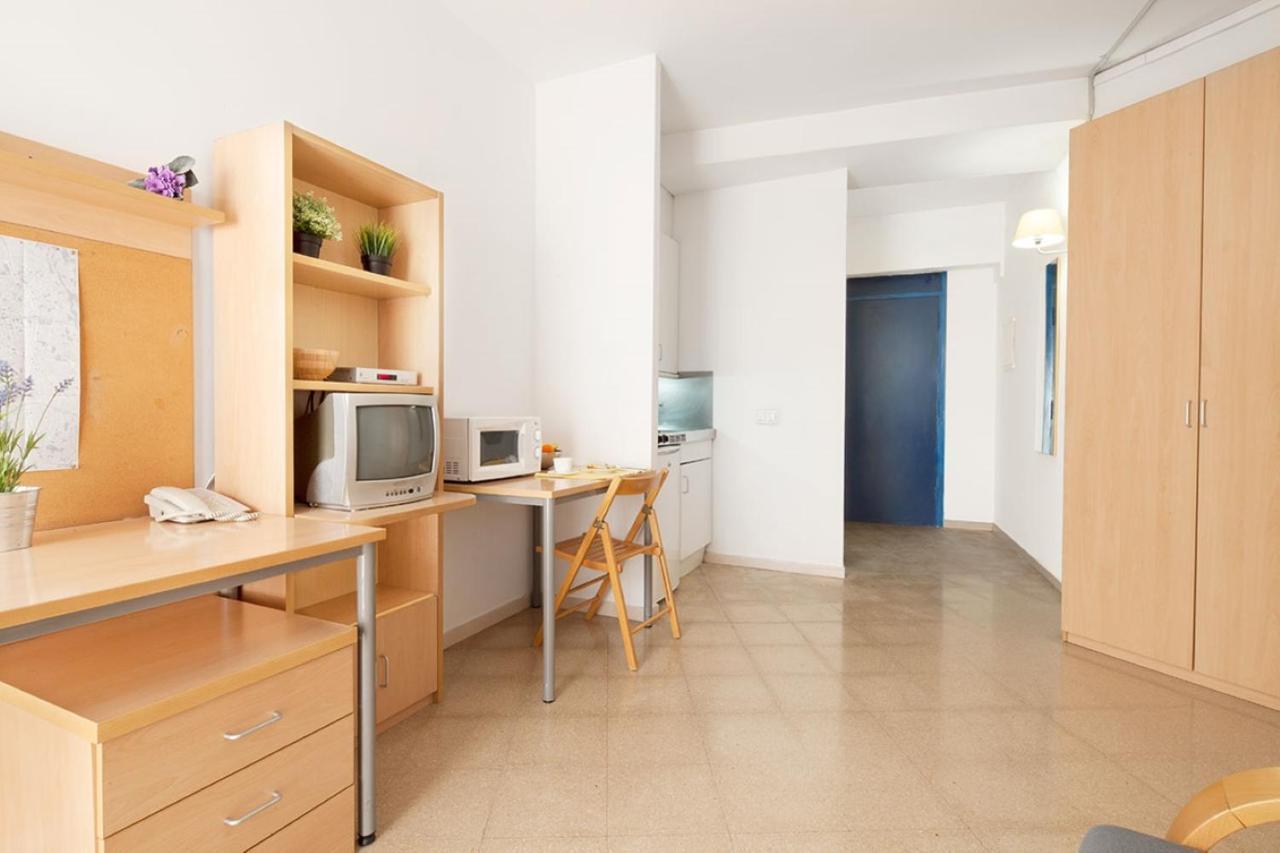 Residencia Universitaria Resa Francesc Giralt I Serra Terrassa Dış mekan fotoğraf