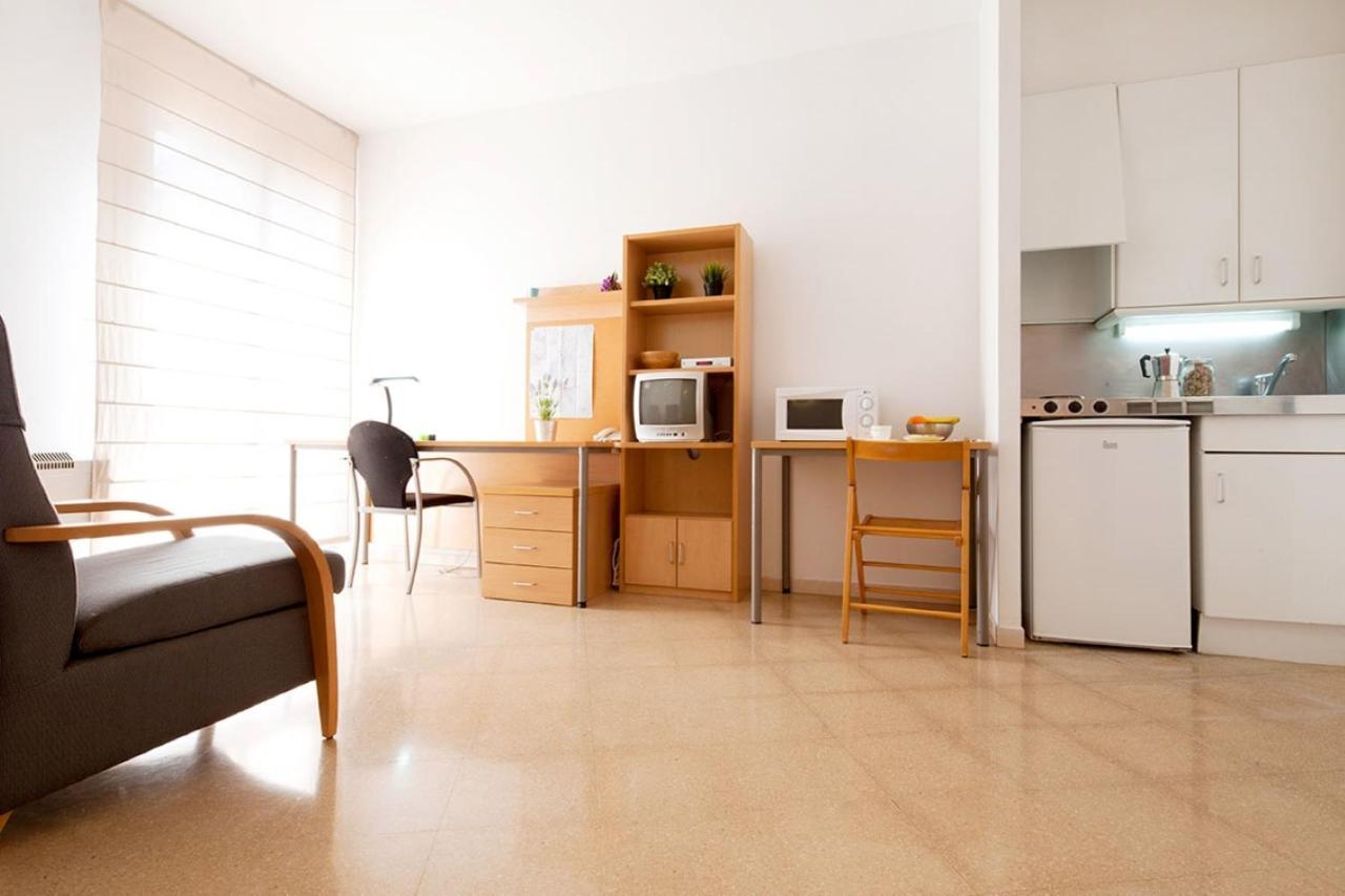Residencia Universitaria Resa Francesc Giralt I Serra Terrassa Dış mekan fotoğraf